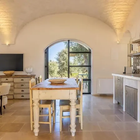 Luxury Borgo Cinera אוסטוני