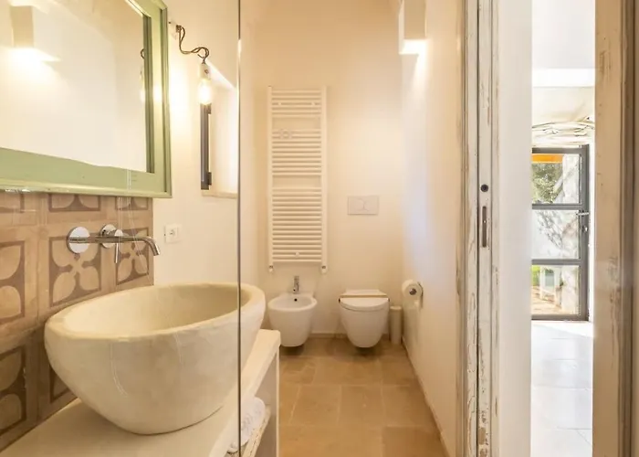 Luxury Borgo Cinera 오스투니