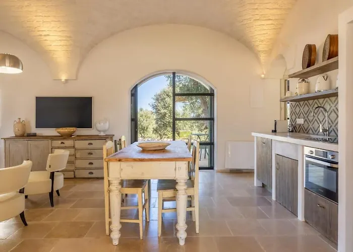 Luxury Borgo Cinera 오스투니