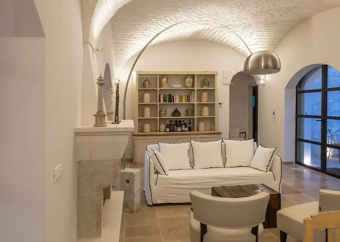 Luxury Borgo Cinera 빌라 오스투니