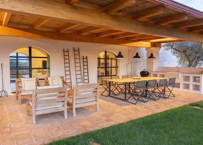 빌라 Luxury Borgo Cinera 오스투니