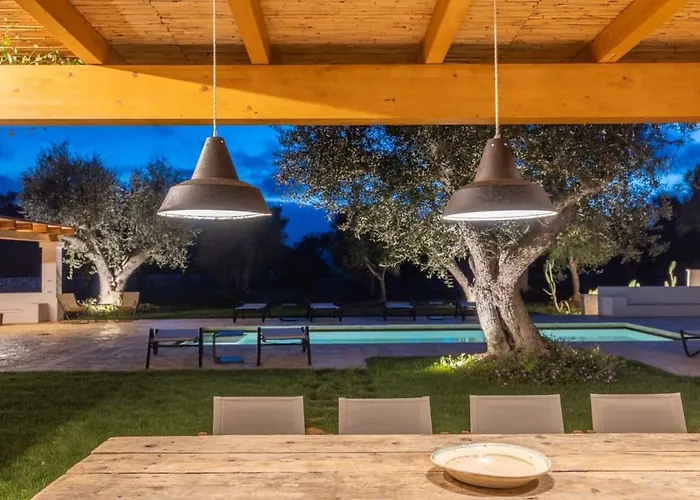 Luxury Borgo Cinera 오스투니